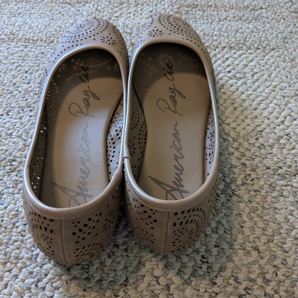 Tan Flats - Picture 2 of 3